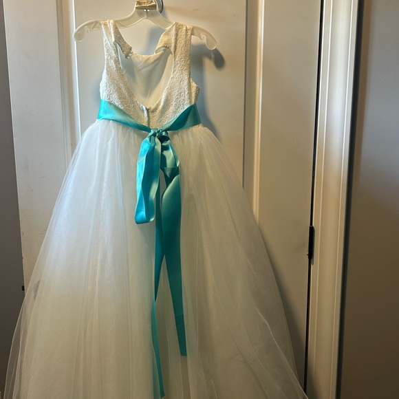 David's Bridal White Dress - Picture 2 of 3